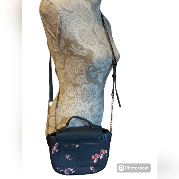 Lauren Conrad Crossbody Purse - Picture 3 of 11